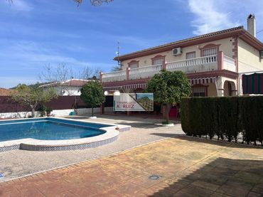 Villa con piscina in vendita a Cabra