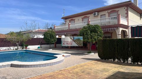 Espectacular chalet con piscina en Cabra