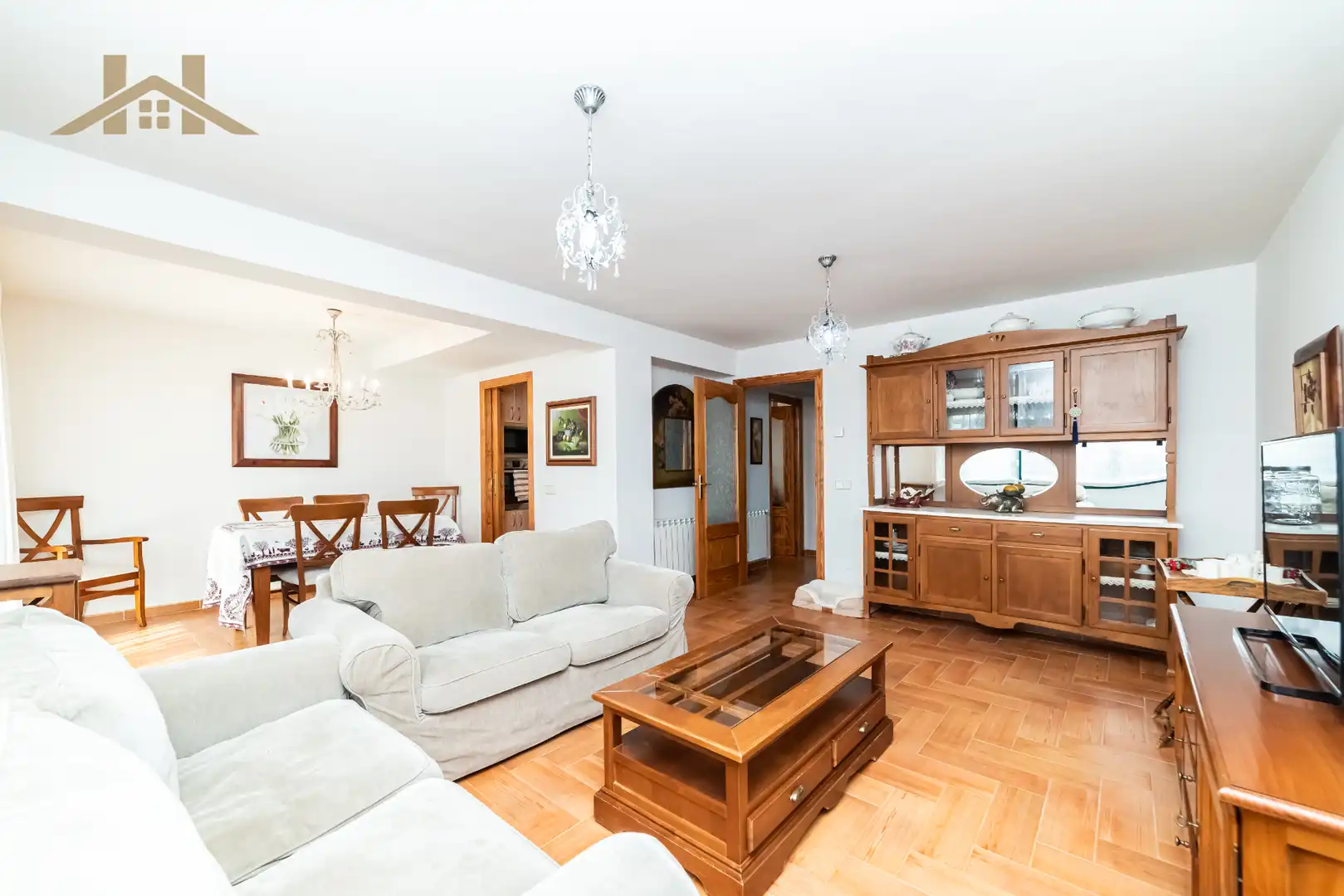Sala d'estar de Casa adosada en venda en San Martín de Valdeiglesias amb Aire condicionat, Calefacció i Jardí privat