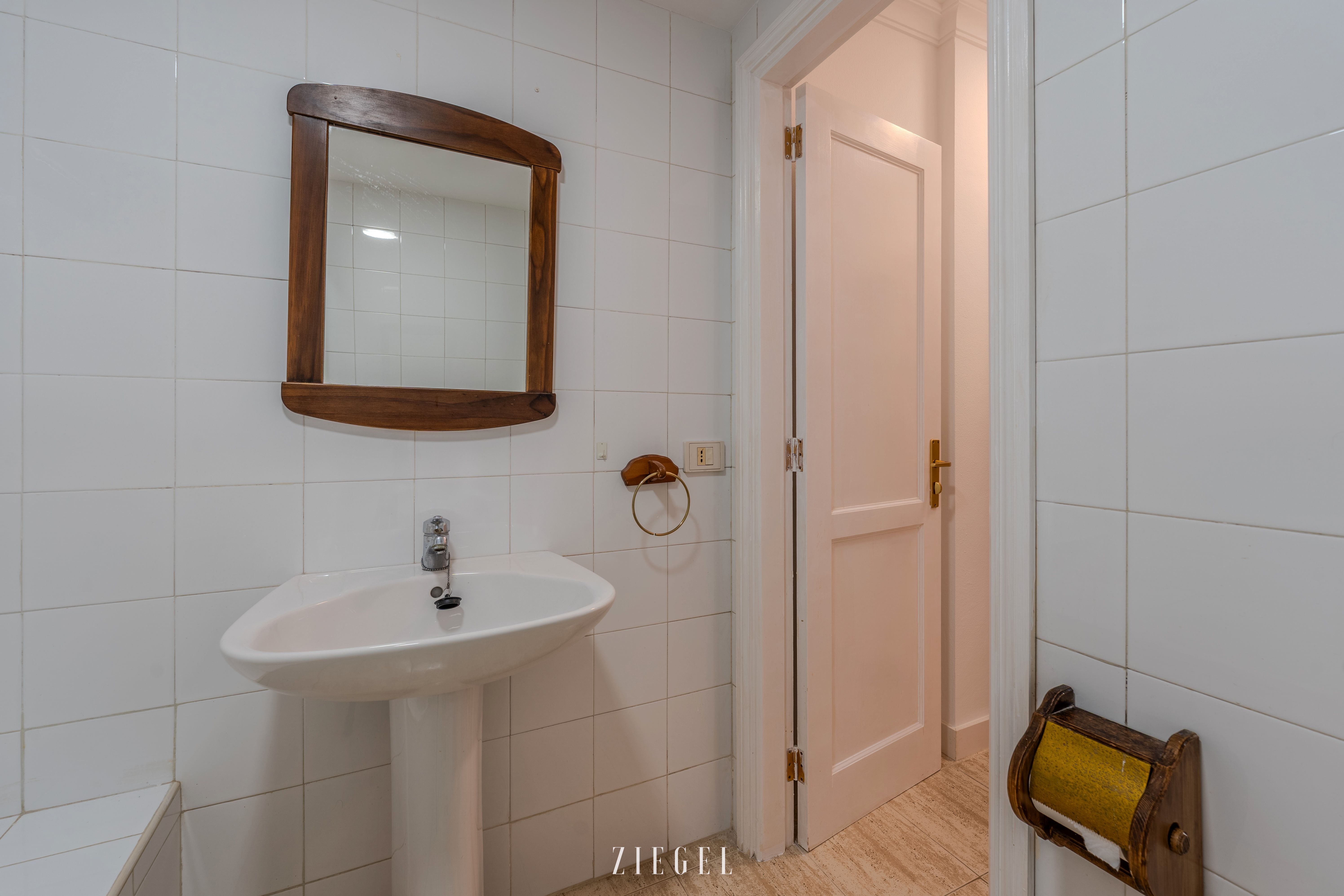 Bathroom of Flat for sale in Telde