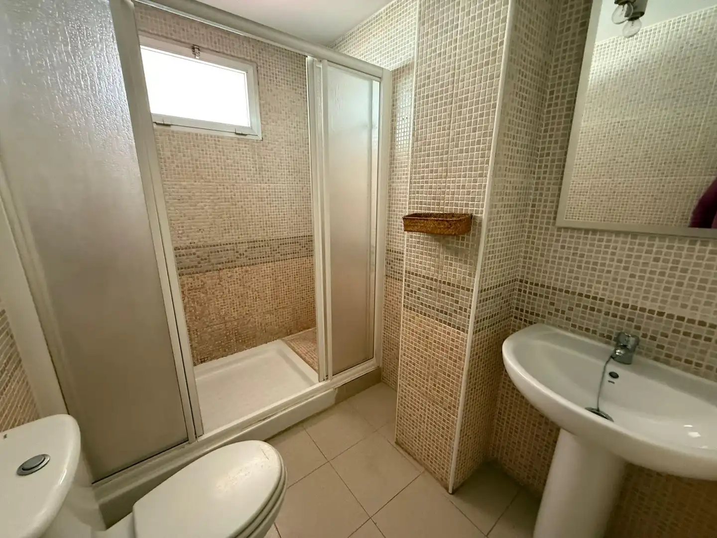 Badezimmer von Dachboden zur Miete in Sevilla mit Klimaanlage und Terrasse