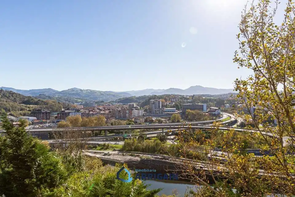 Vista exterior de Casa adosada en venda en Donostia - San Sebastián  amb Calefacció, Jardí privat i Terrassa