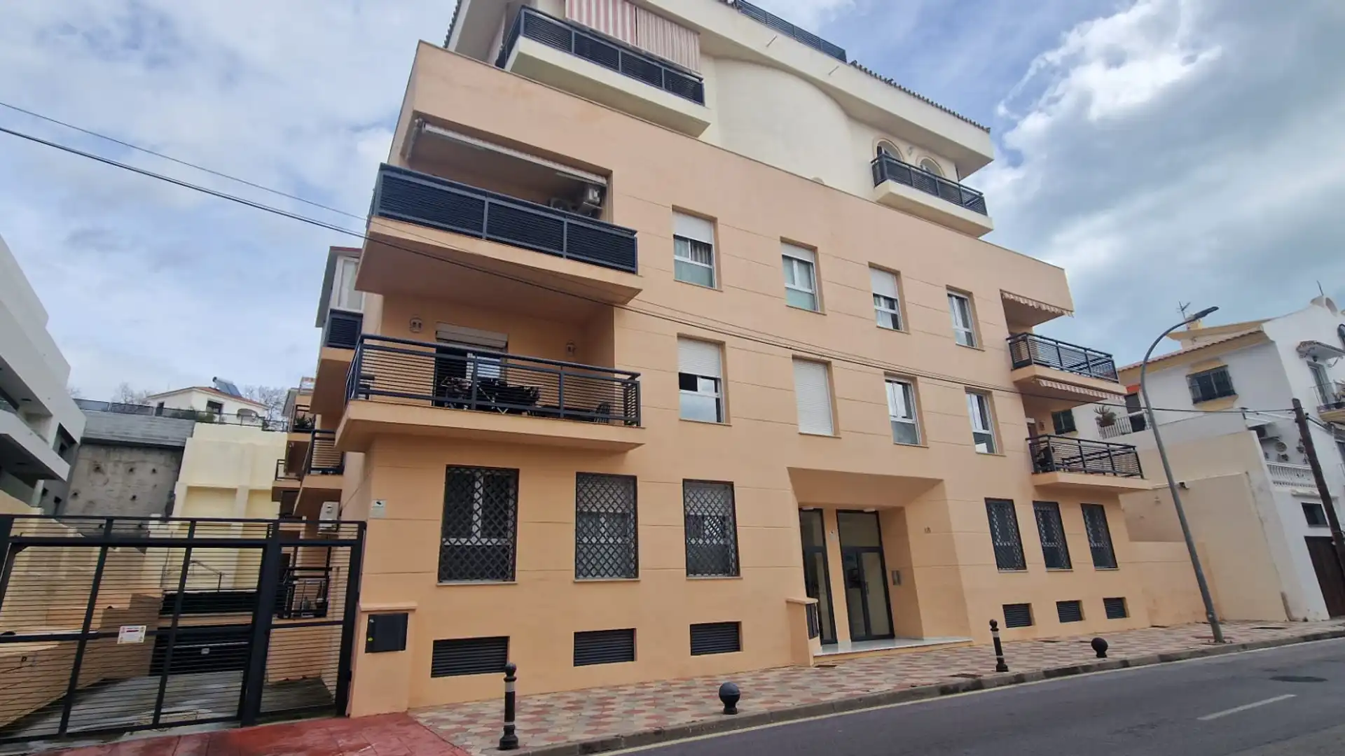 Vista exterior de Piso en venta en Benalmádena con Terraza