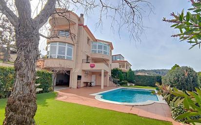 Vista exterior de Casa o xalet en venda en Collbató amb Aire condicionat, Terrassa i Piscina