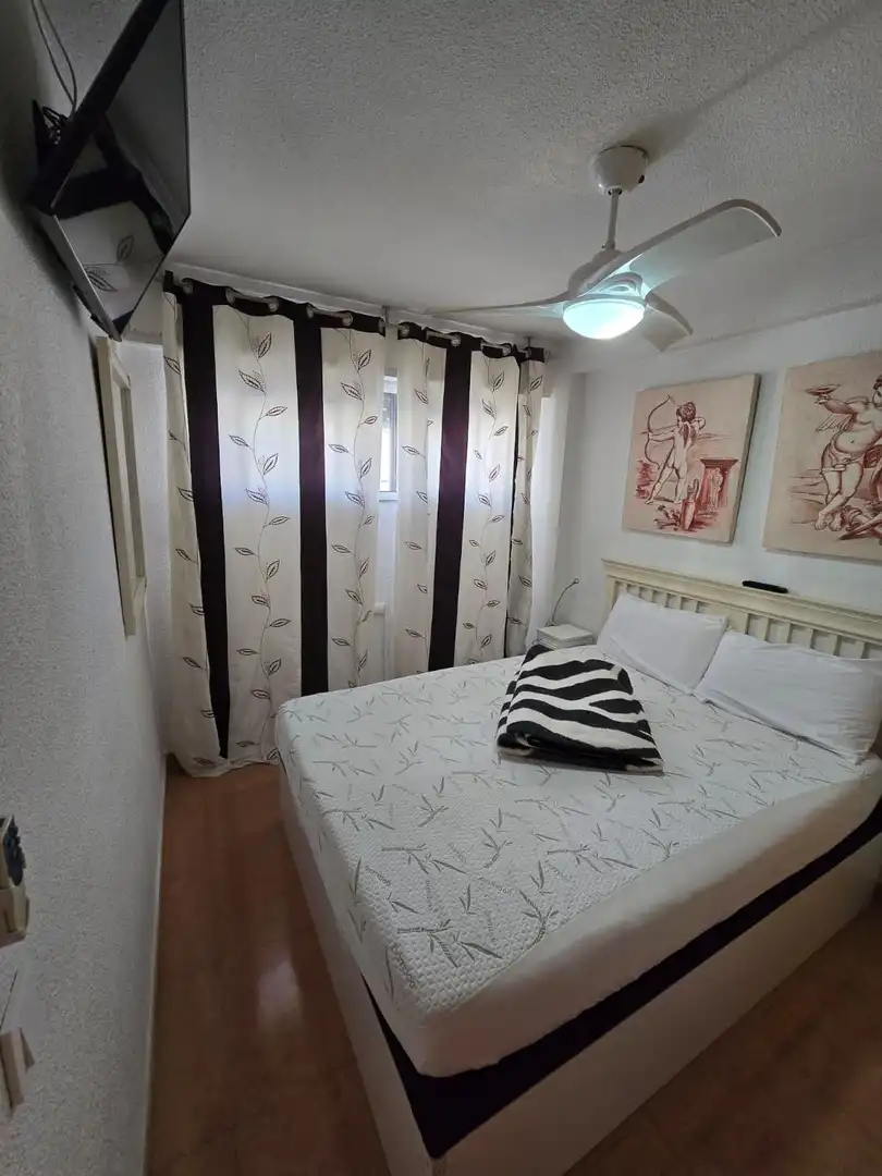 Dormitori de Apartament en venda en Benidorm amb Aire condicionat, Moblat i Piscina comunitària
