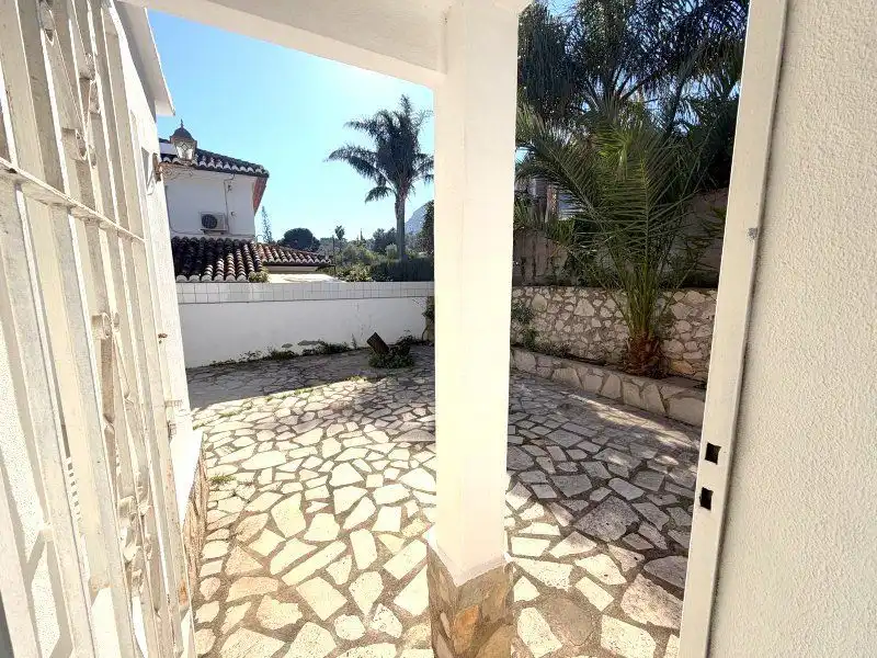 Außenansicht von Haus oder Chalet zum Verkauf in Dénia mit Klimaanlage, Privatgarten und Terrasse