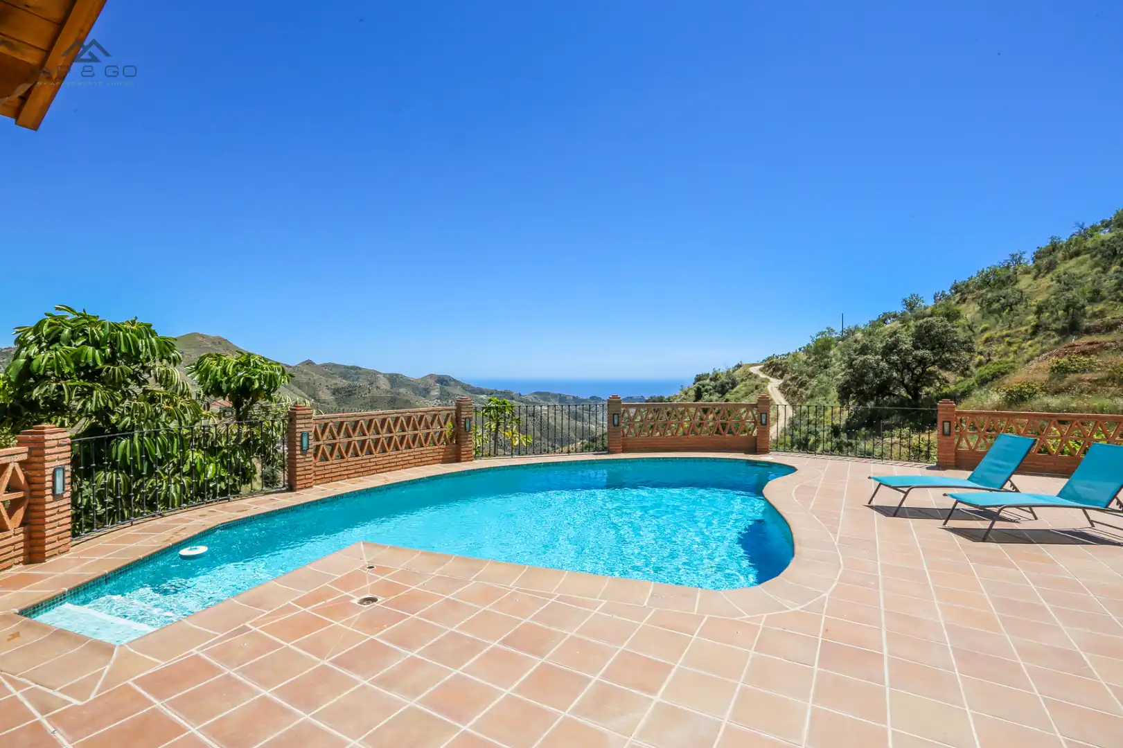 Piscina de Finca rústica de lloguer en Almuñécar amb Aire condicionat, Calefacció i Jardí privat