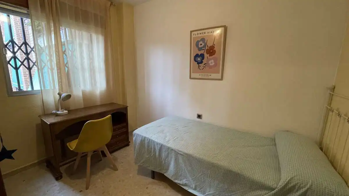 Bedroom of Flat for rent in Granada  with Air Conditioner, Heating and Terrace