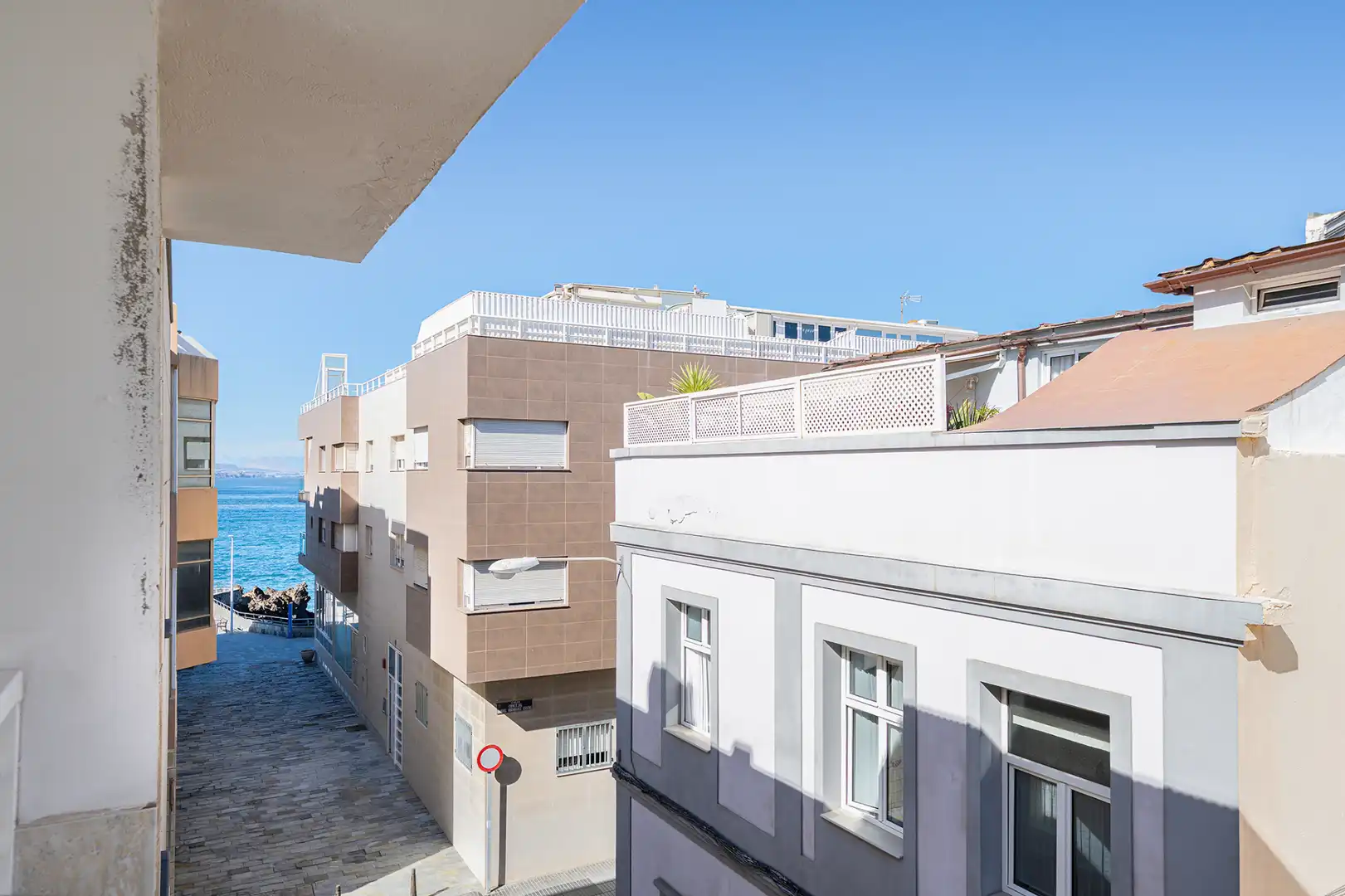 Vista exterior de Casa adosada en venda en Las Palmas de Gran Canaria amb Terrassa, Moblat i Balcó