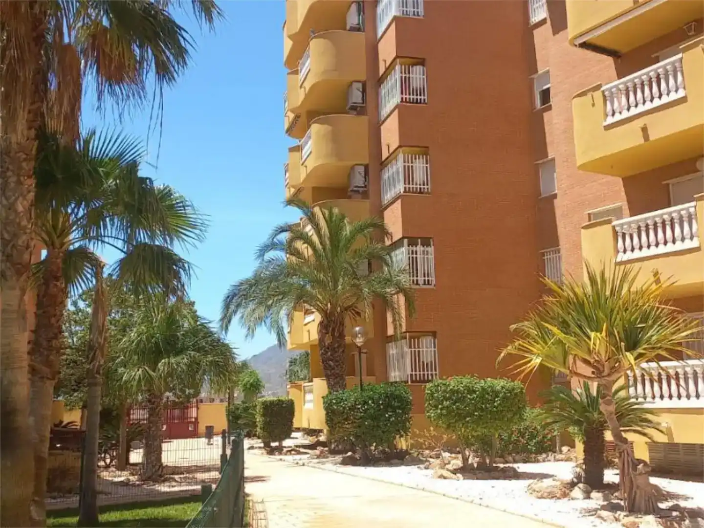 Außenansicht von Wohnung zur Miete in Mazarrón mit Klimaanlage, Schwimmbad und Balkon