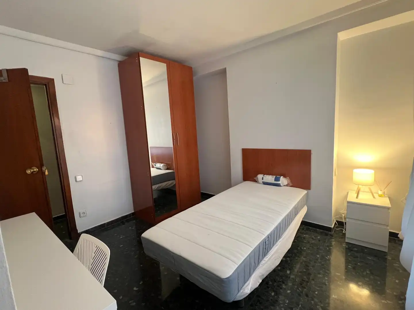 Bedroom of Flat for rent in Zaragoza  with Heating, Furnished and Oven