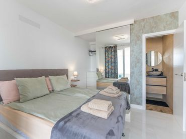 Apartamento con piscina en venta en Calle FINLANDIA
