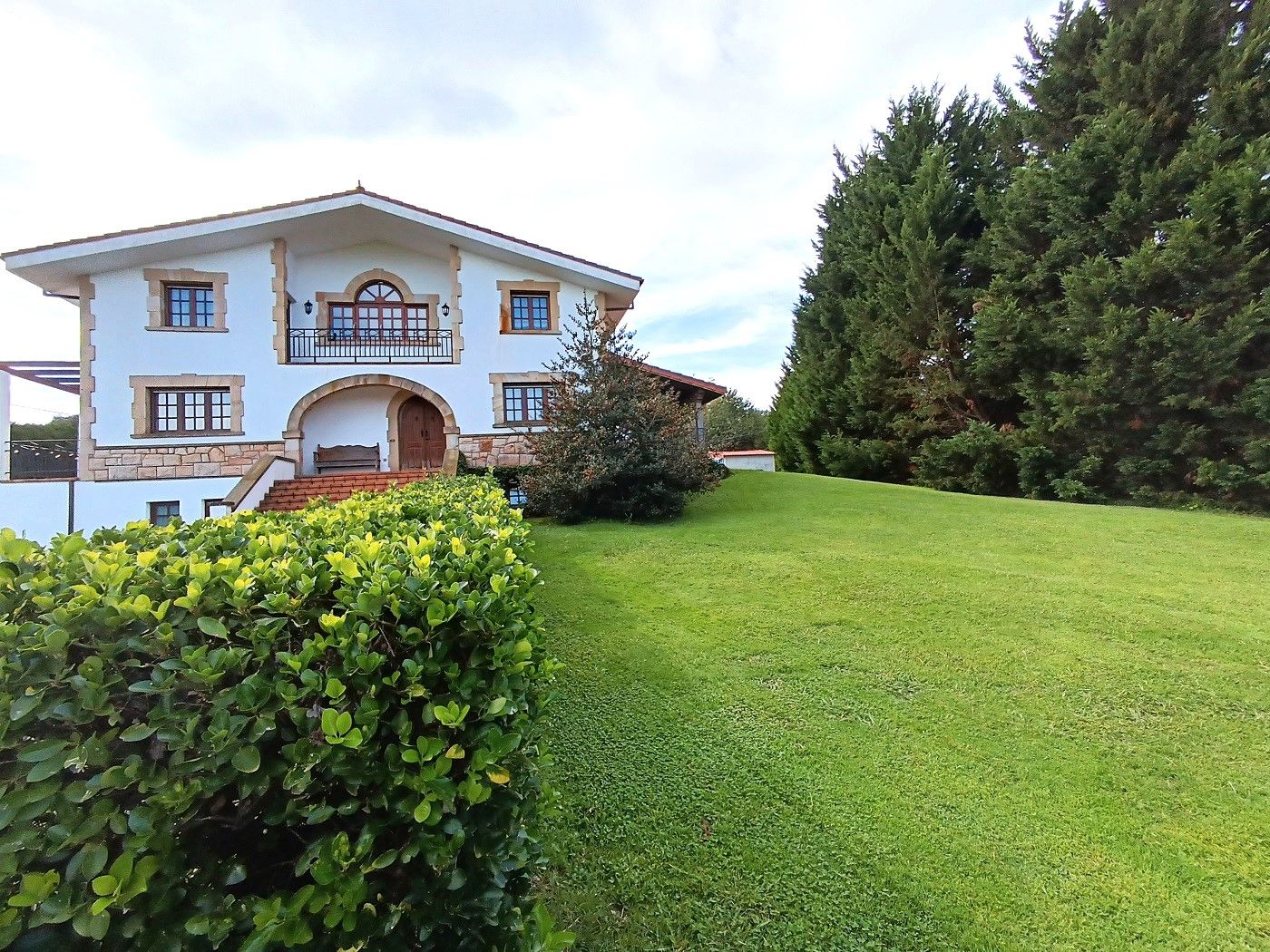 Vista exterior de Casa o xalet en venda en Gatika amb Calefacció, Jardí privat i Terrassa