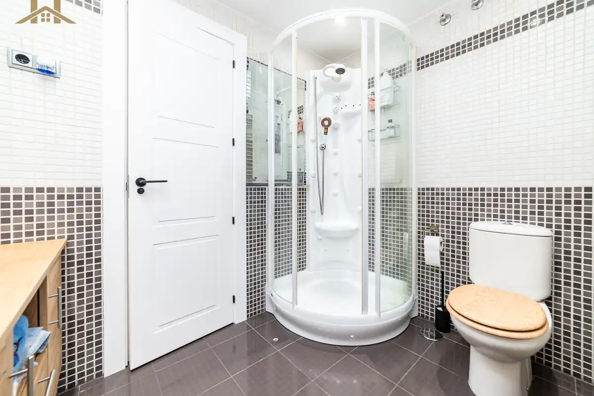Baño de Dúplex en venta en Leganés con Aire acondicionado, Calefacción y Jardín privado