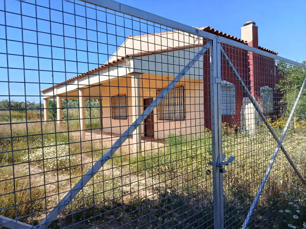 Vista exterior de Piso en venta en Teresa de Cofrentes