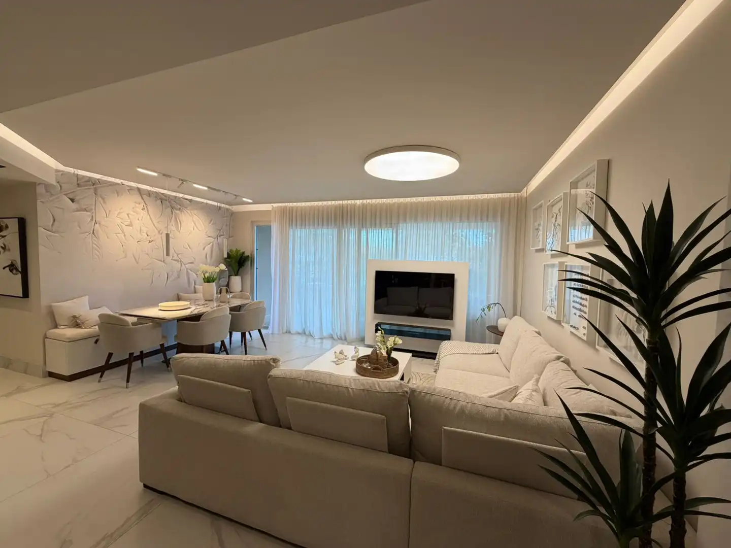 Sala d'estar de Apartament de lloguer en Marbella amb Aire condicionat, Terrassa i Piscina