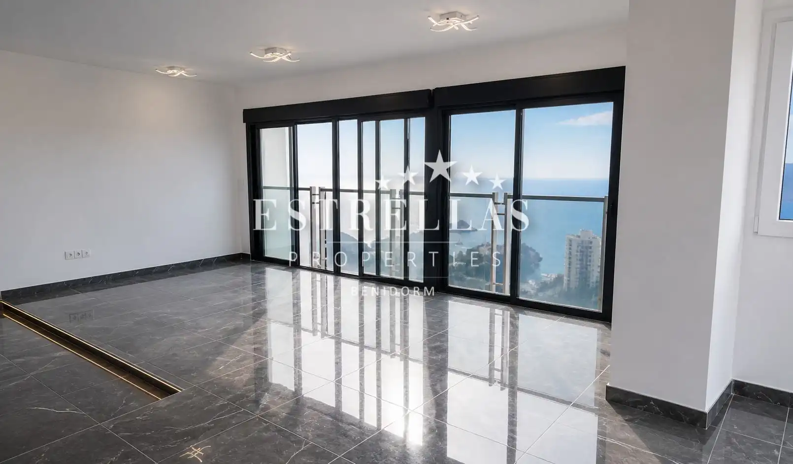 Schlafzimmer von Dachboden zum Verkauf in Benidorm mit Klimaanlage, Heizung und Privatgarten