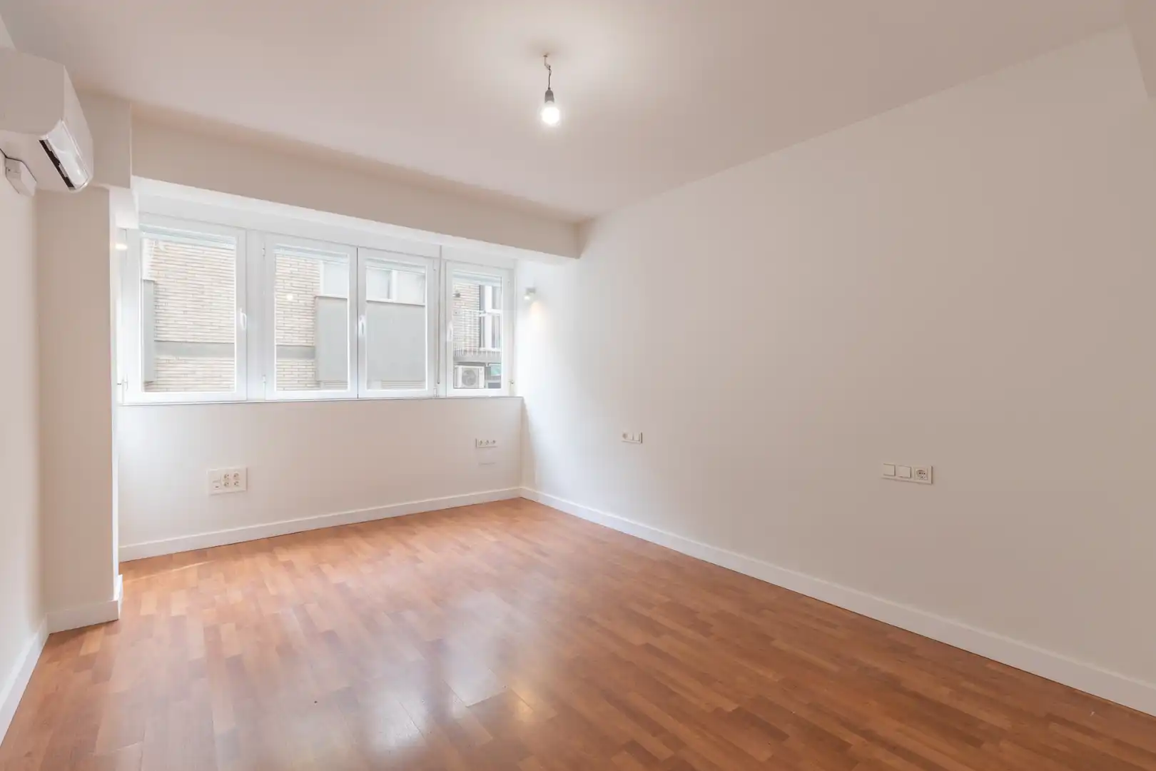 Flat for sale in Granada  with Air Conditioner, Heating and Parquet flooring