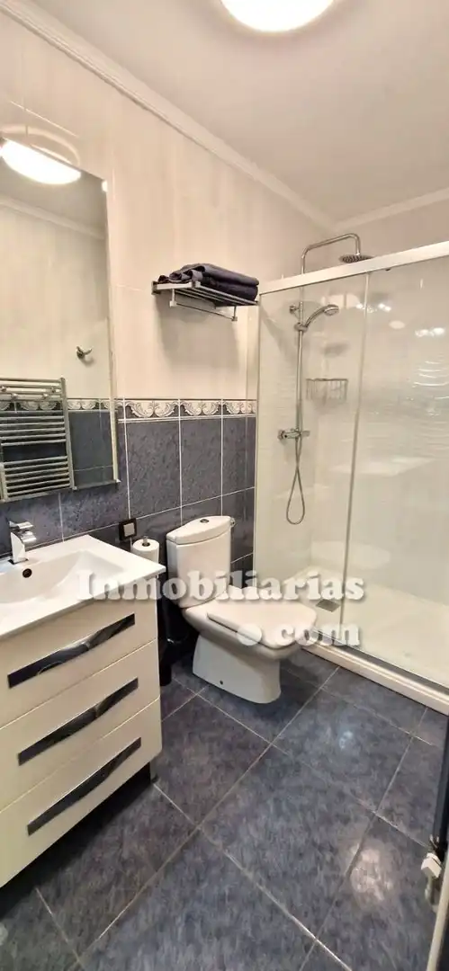 Baño de Ático en venta en Castro-Urdiales con Calefacción, Parquet y Trastero