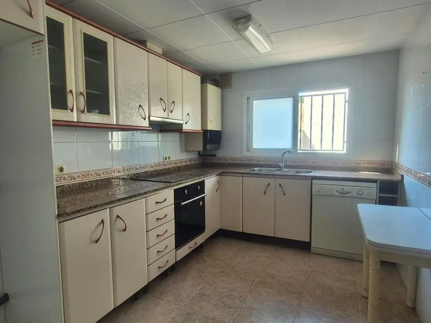 Cocina de Casa adosada en venta en Castellet i la Gornal con Calefacción