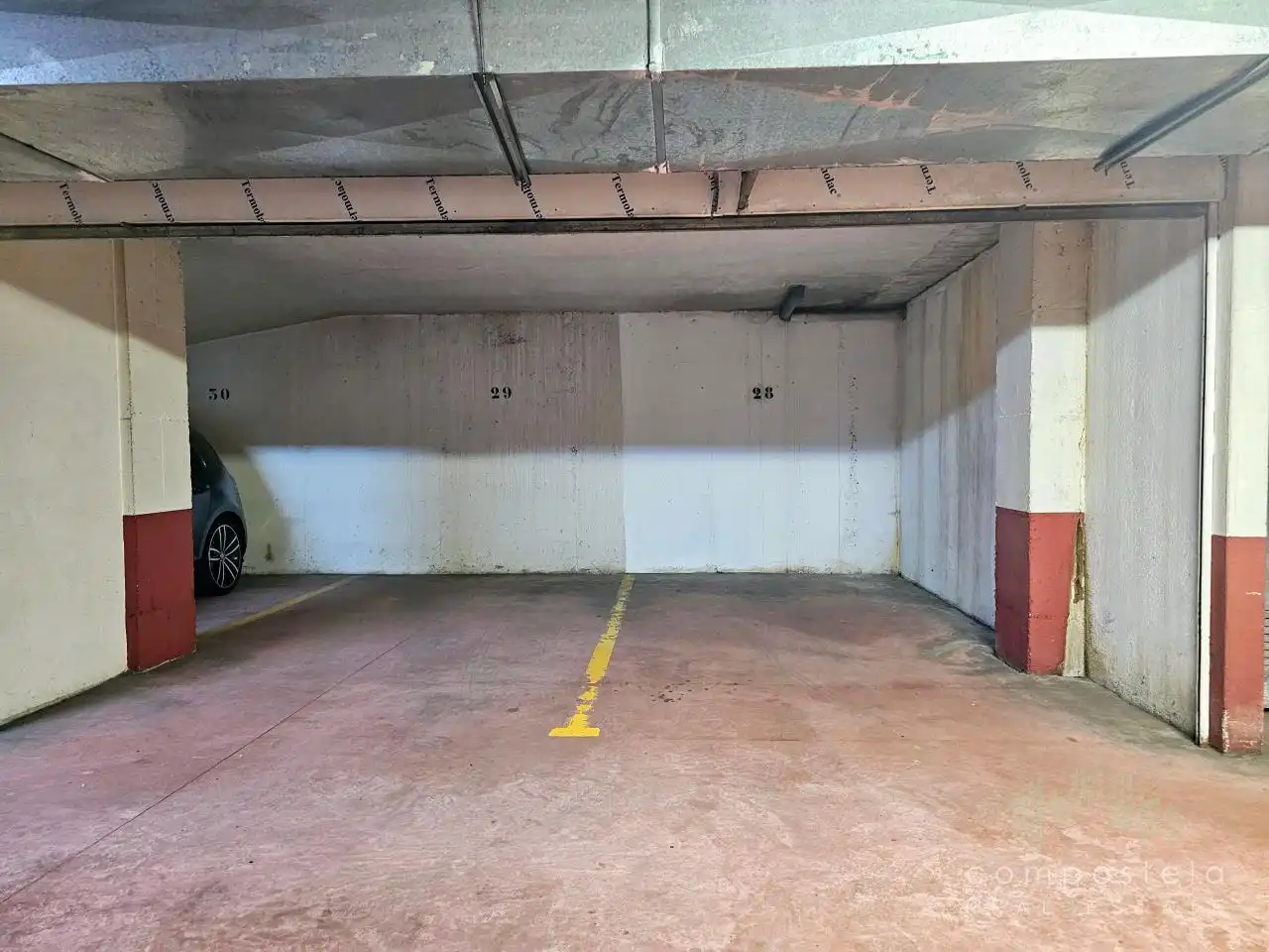 Parking de Dúplex de alquiler en Ames con Calefacción, Parquet y Trastero