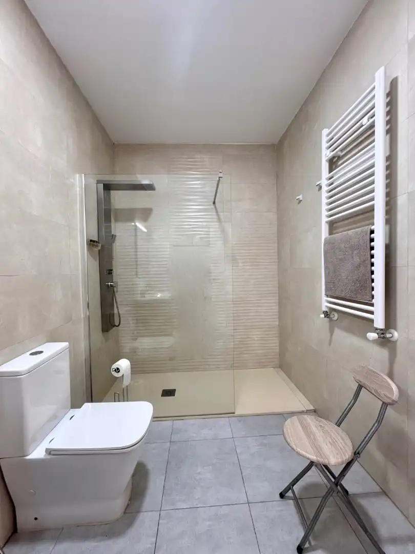Baño de Apartamento en venta en Cáceres con Aire acondicionado, Calefacción y Amueblado