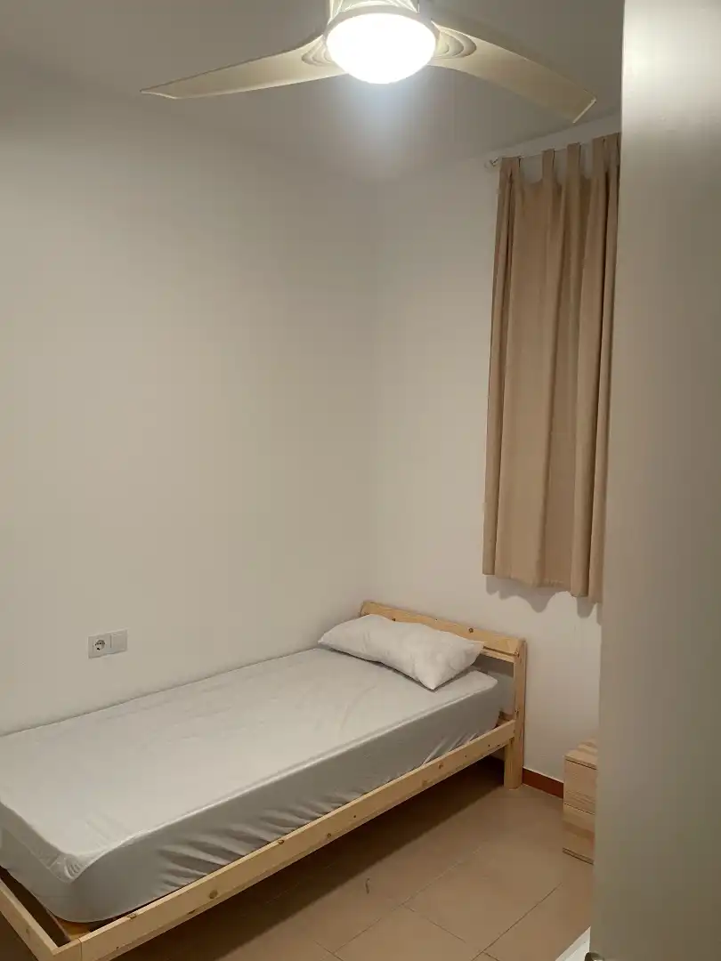 Planta baja de alquiler en Carrer del Monestir de Poblet, 1, La Pineda