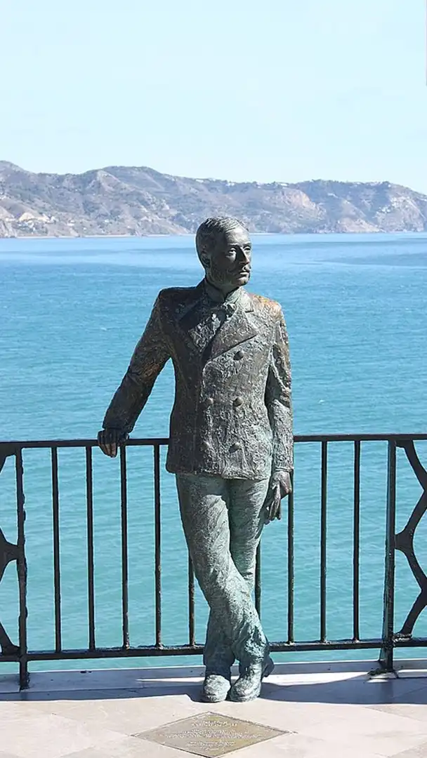 Vista exterior de Casa adosada en venta en Nerja con Calefacción, Terraza y Balcón