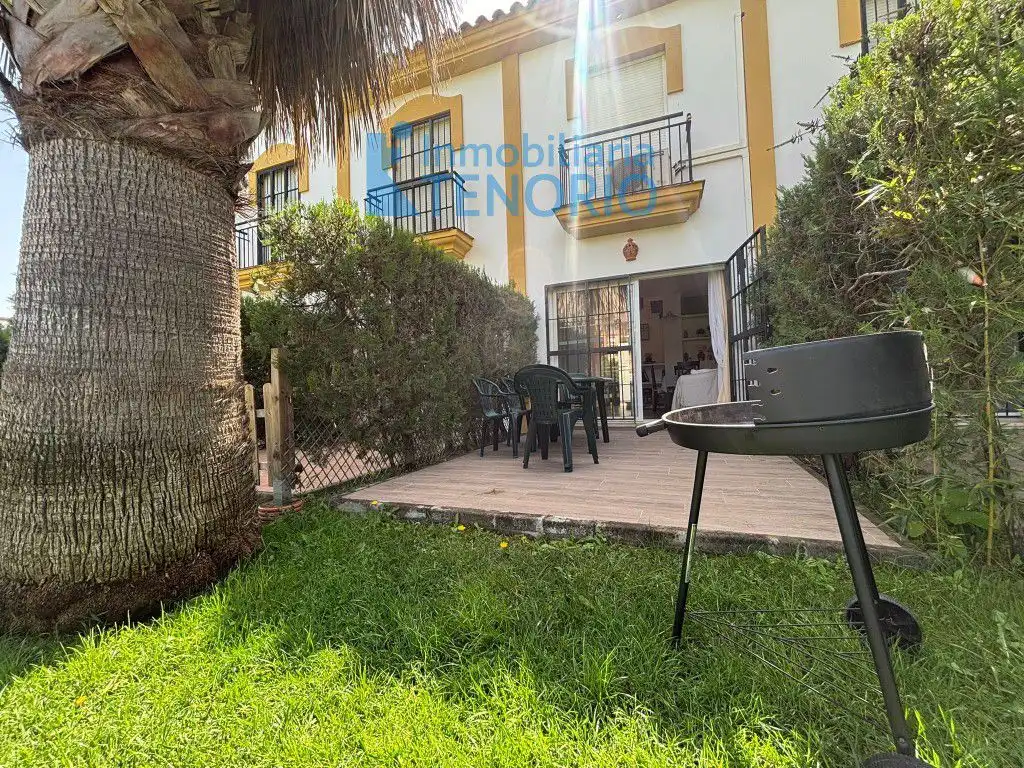 Vista exterior de Casa adosada en venta en Islantilla con Aire acondicionado, Terraza y Trastero