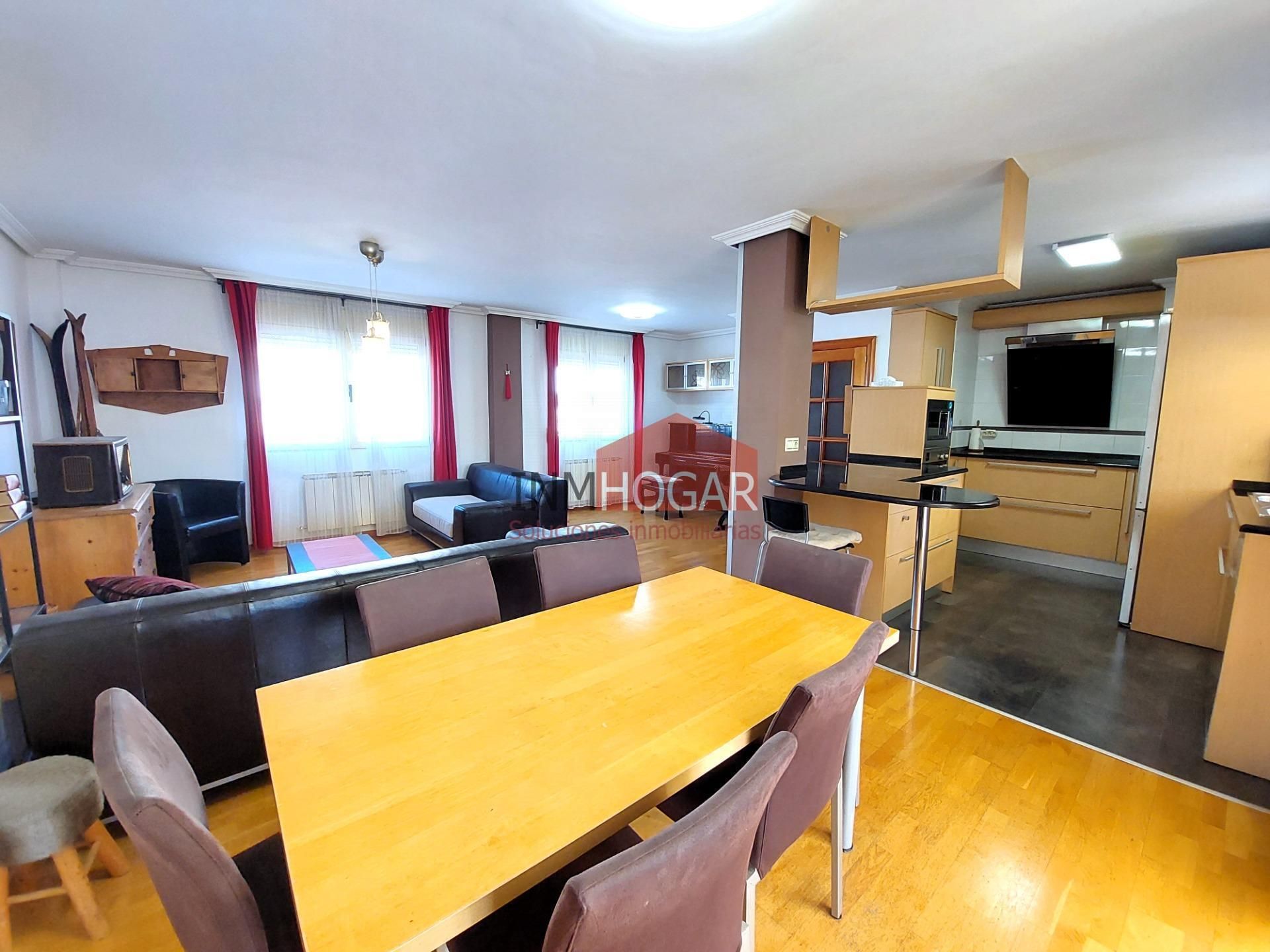 Sala d'estar de Casa adosada en venda en Ávila Capital amb Calefacció, Jardí privat i Parquet