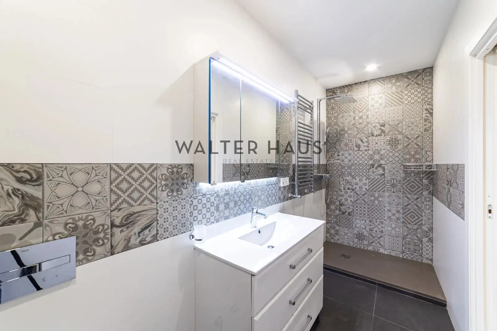 Baño de Dúplex en venta en Madrid con Calefacción, Horno y Lavadora