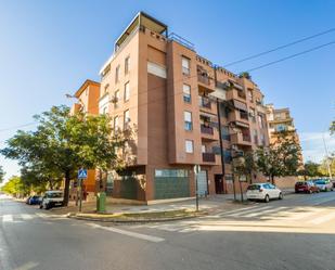 Vista exterior de Pis en venda en  Granada Capital amb Aire condicionat, Terrassa i Balcó