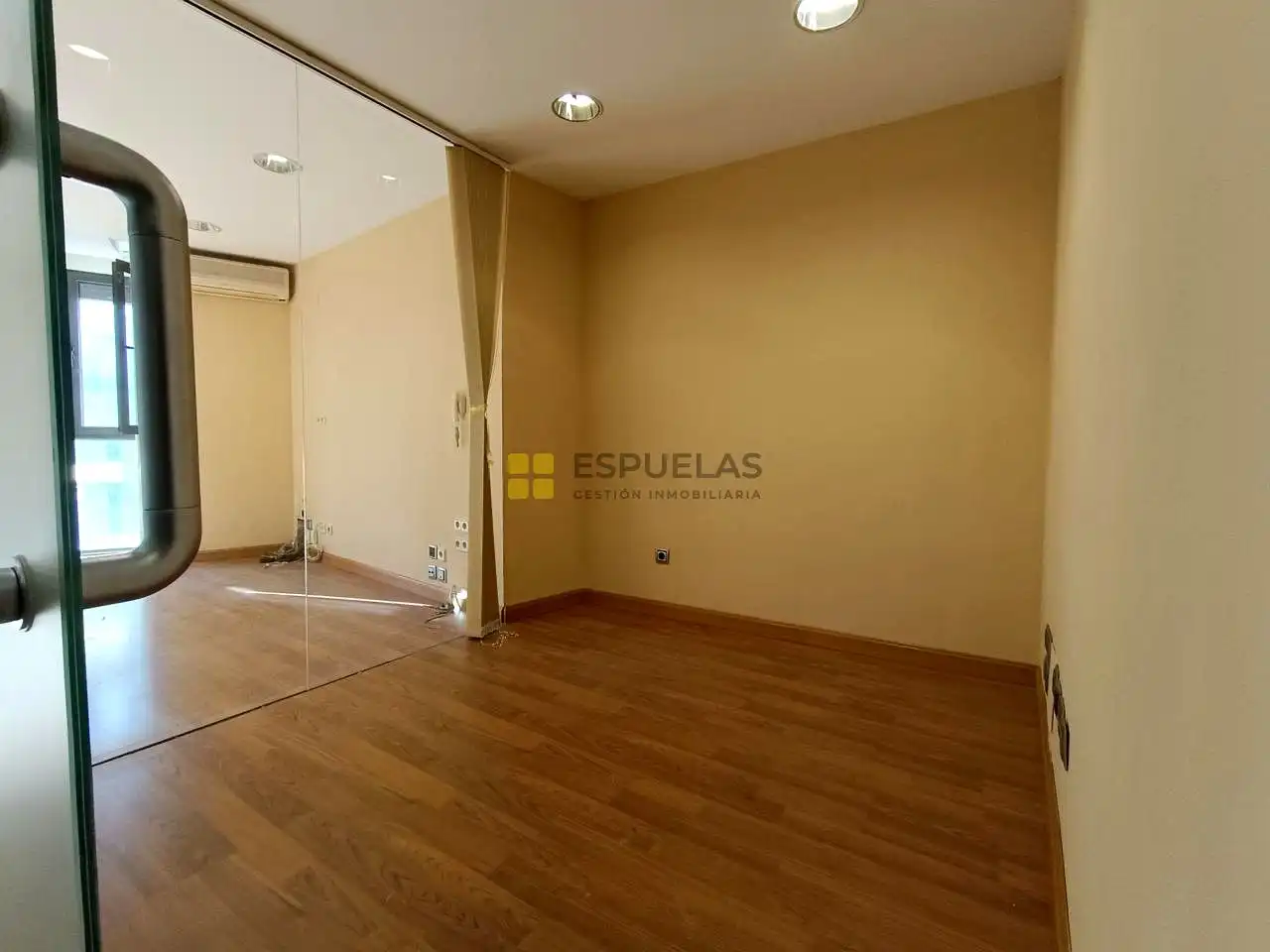 Habitación de Oficina de alquiler en Arnedo