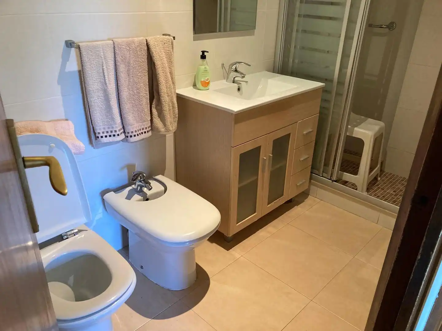 Baño de Piso de alquiler en Rubí con Aire acondicionado, Terraza y Amueblado