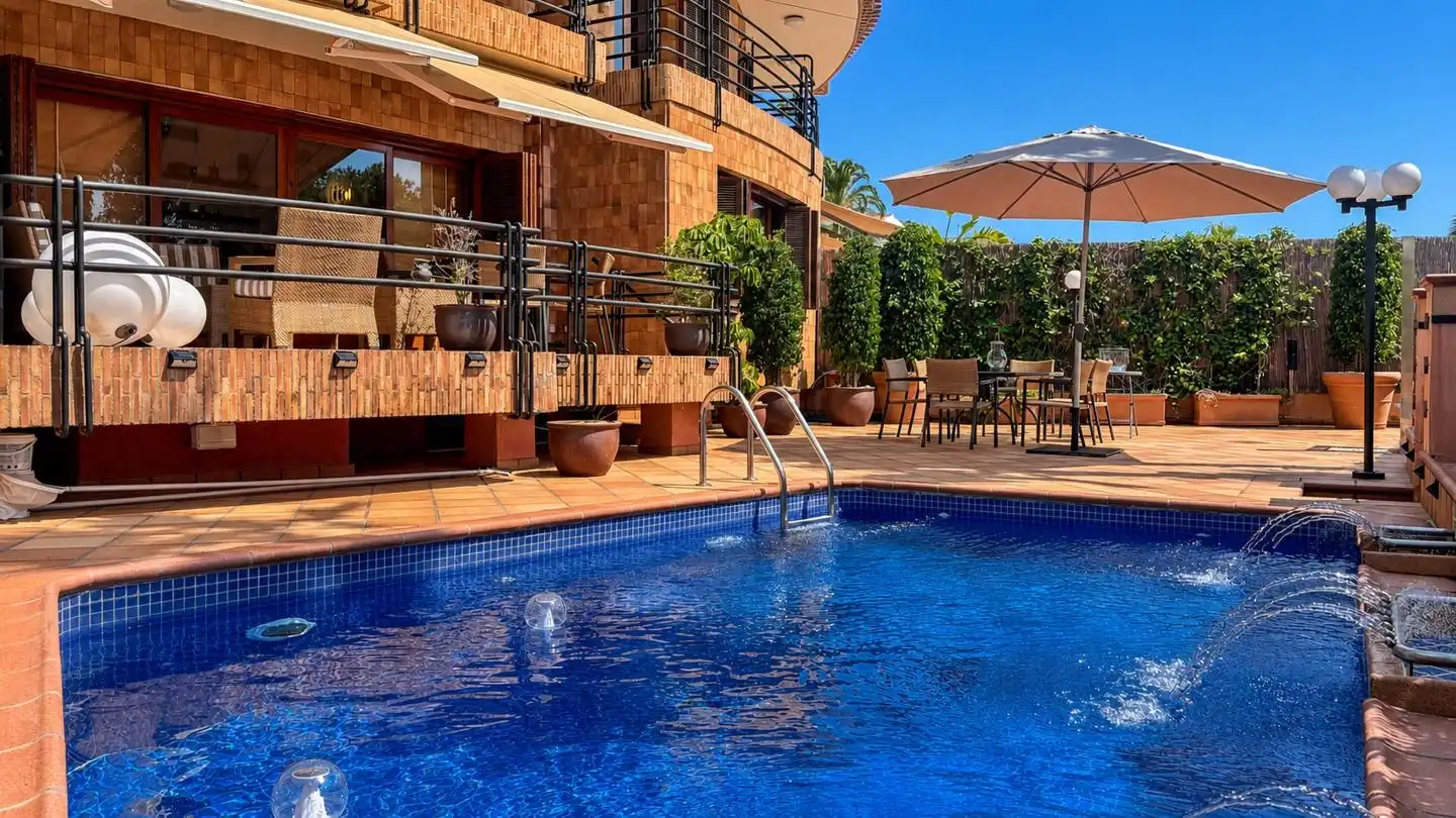 Piscina de Casa o xalet en venda en Santa Pola amb Aire condicionat, Jardí privat i Terrassa