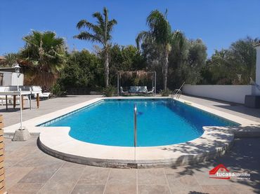 Casa rústica amb piscina en venda a Periurbano Este - Campiña