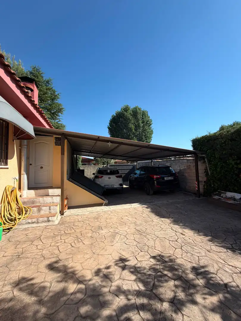 Parking de Casa o chalet en venta en Nuevo Baztán con Calefacción, Jardín privado y Terraza