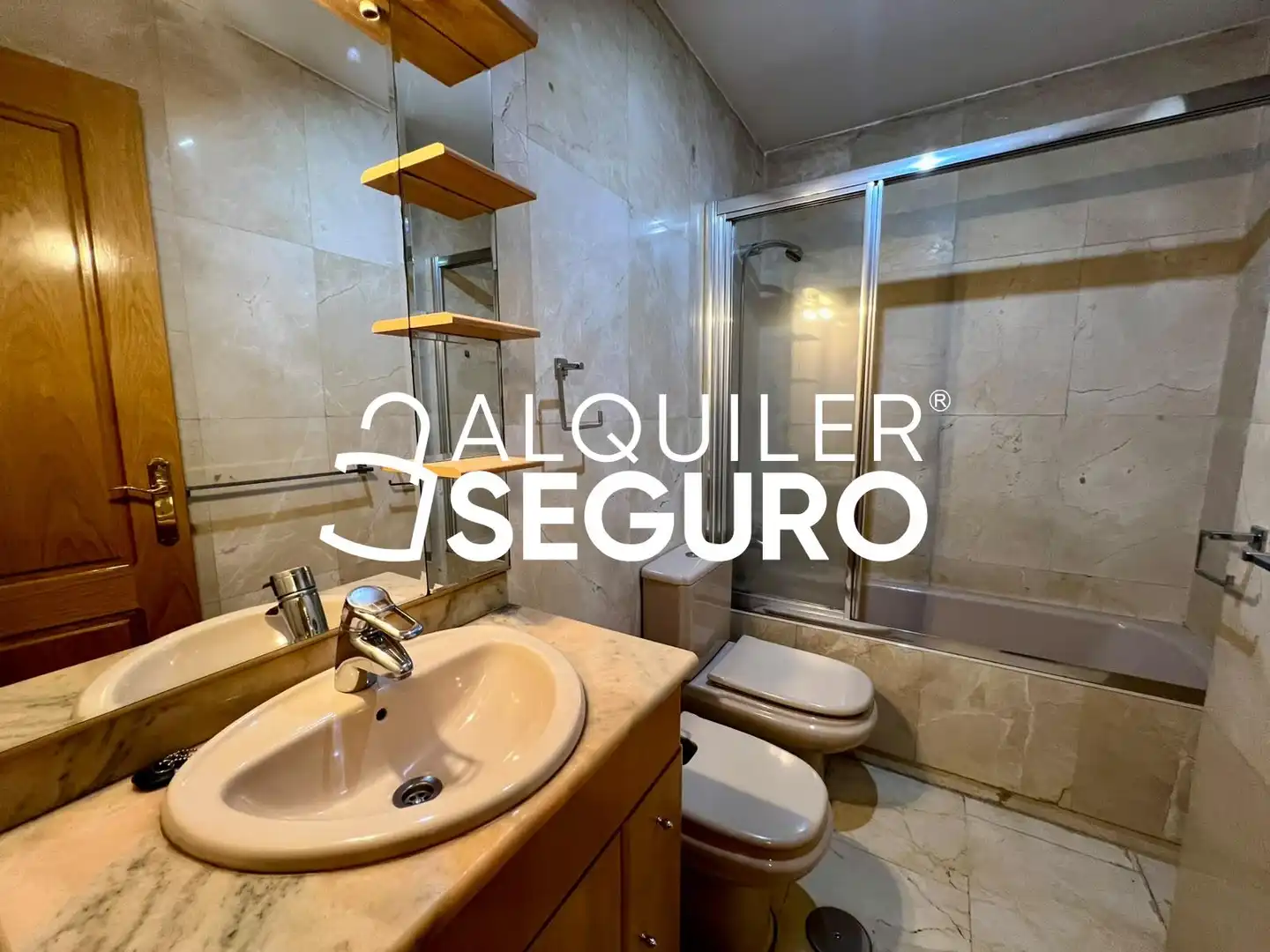 Badezimmer von Wohnung zur Miete in Madrid mit Klimaanlage, Heizung und Möbliert