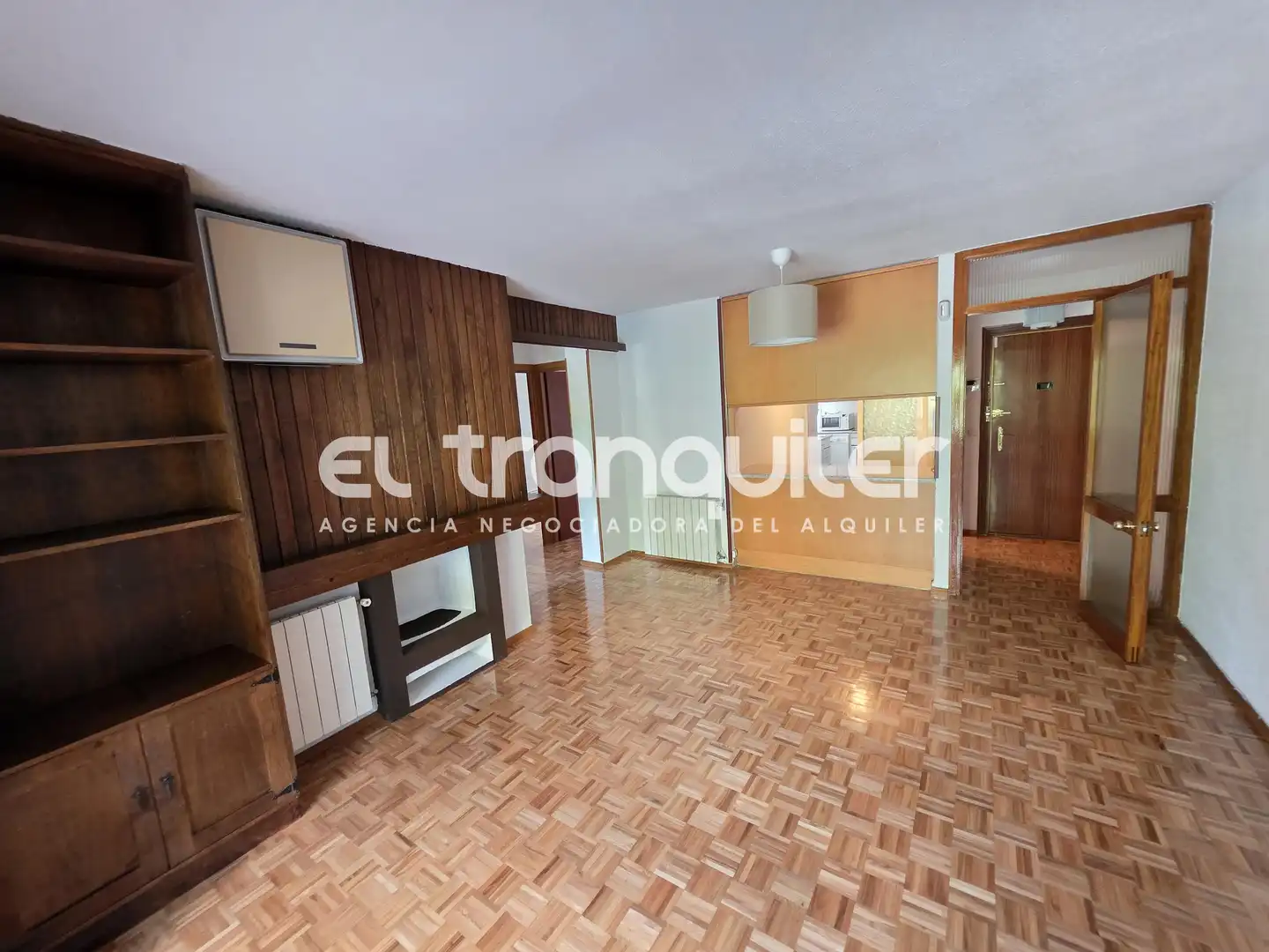 Living room of Flat for rent in Madrid  with Air Conditioner, Parquet flooring and Terrace