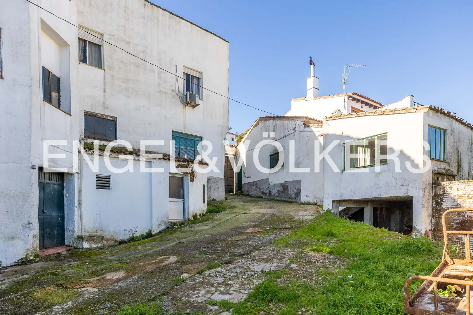 Vista exterior de Casa o xalet en venda en Cortegana amb Calefacció, Jardí privat i Terrassa