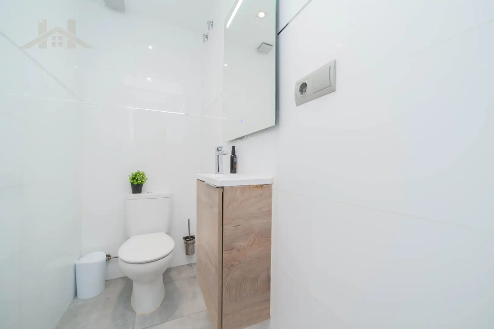 Badezimmer von Einfamilien-Reihenhaus zum Verkauf in Galapagar mit Heizung, Privatgarten und Parkett