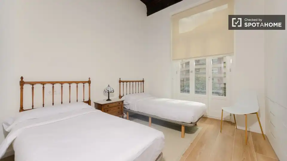 Appartamento con terrazza in affitto a L'Eixample, imagen 18