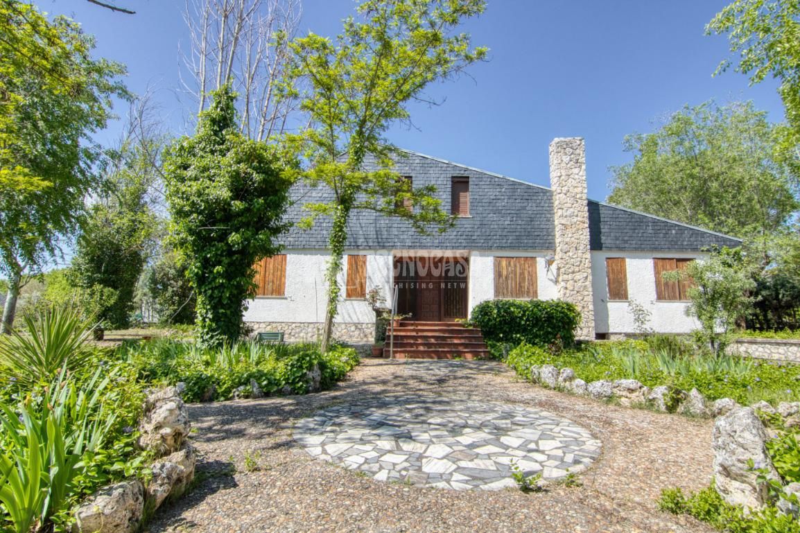 Exterior view of House or chalet for sale in Mojados  with Private garden and Community pool
