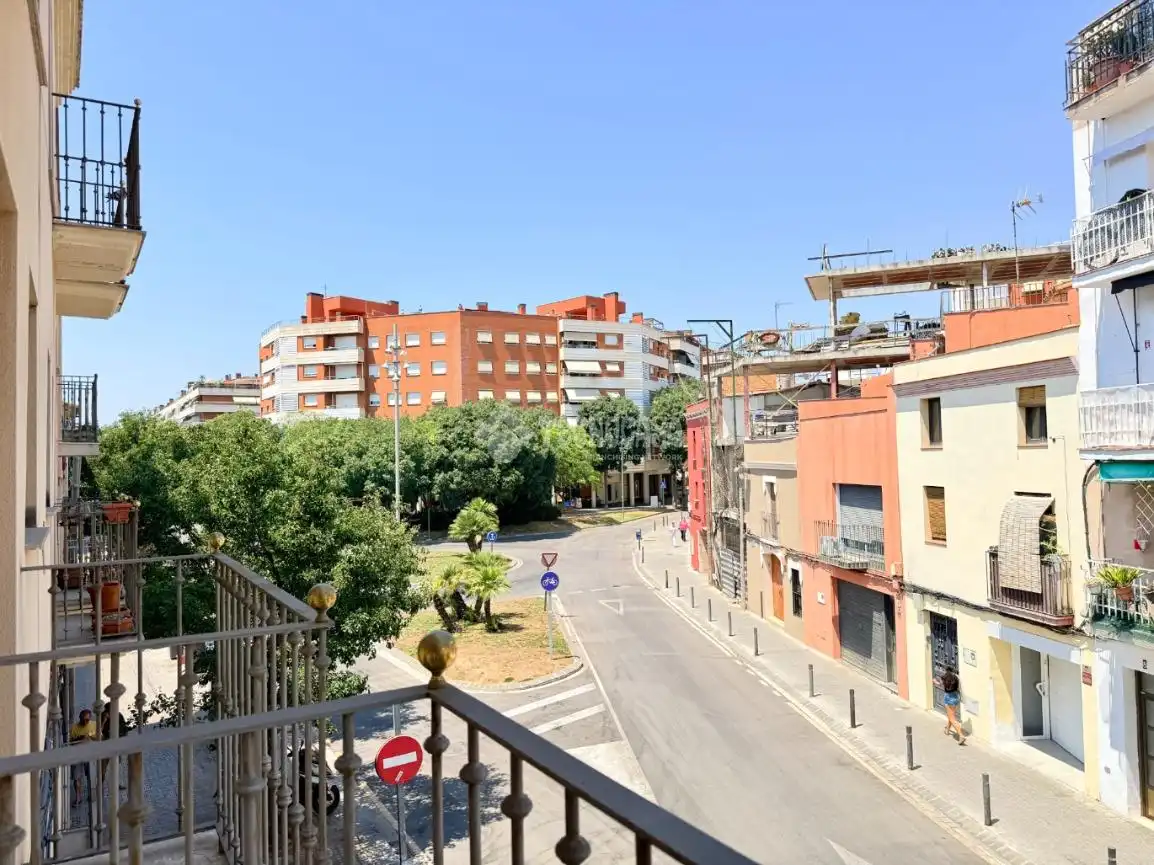 Vista exterior de Piso en venta en Vilanova i la Geltrú con Aire acondicionado y Balcón