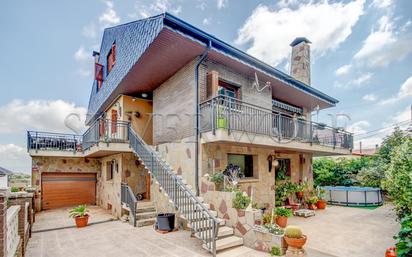 Vista exterior de Casa o xalet en venda en Cervelló amb Aire condicionat i Terrassa