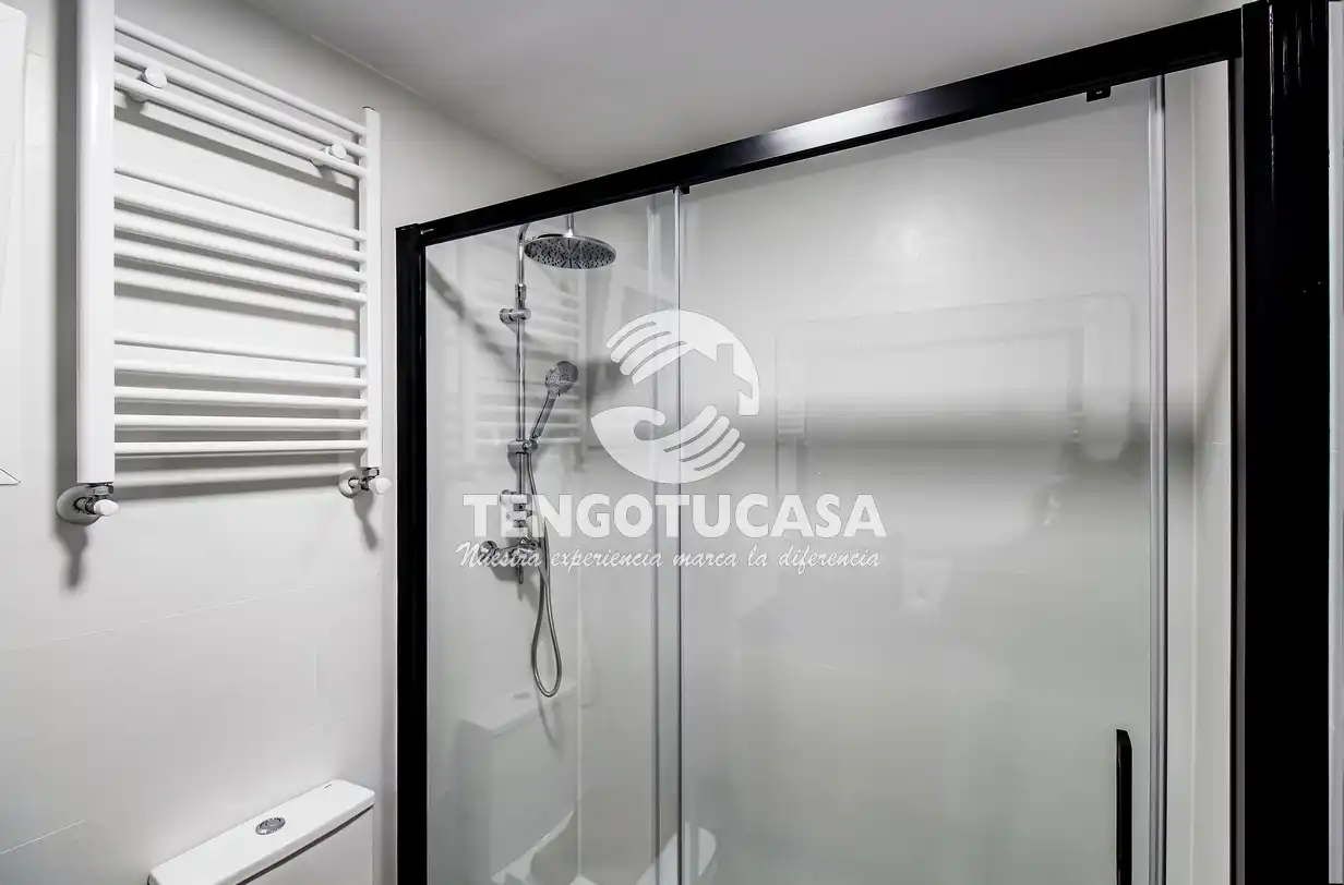 Bathroom of Flat for rent in Madrid  with Air Conditioner, Heating and Furnished