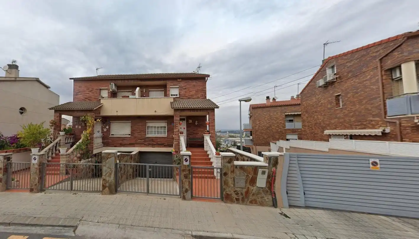 Casa adosada en venda a BURGOS, 82, Sant Vicenç Dels Horts
