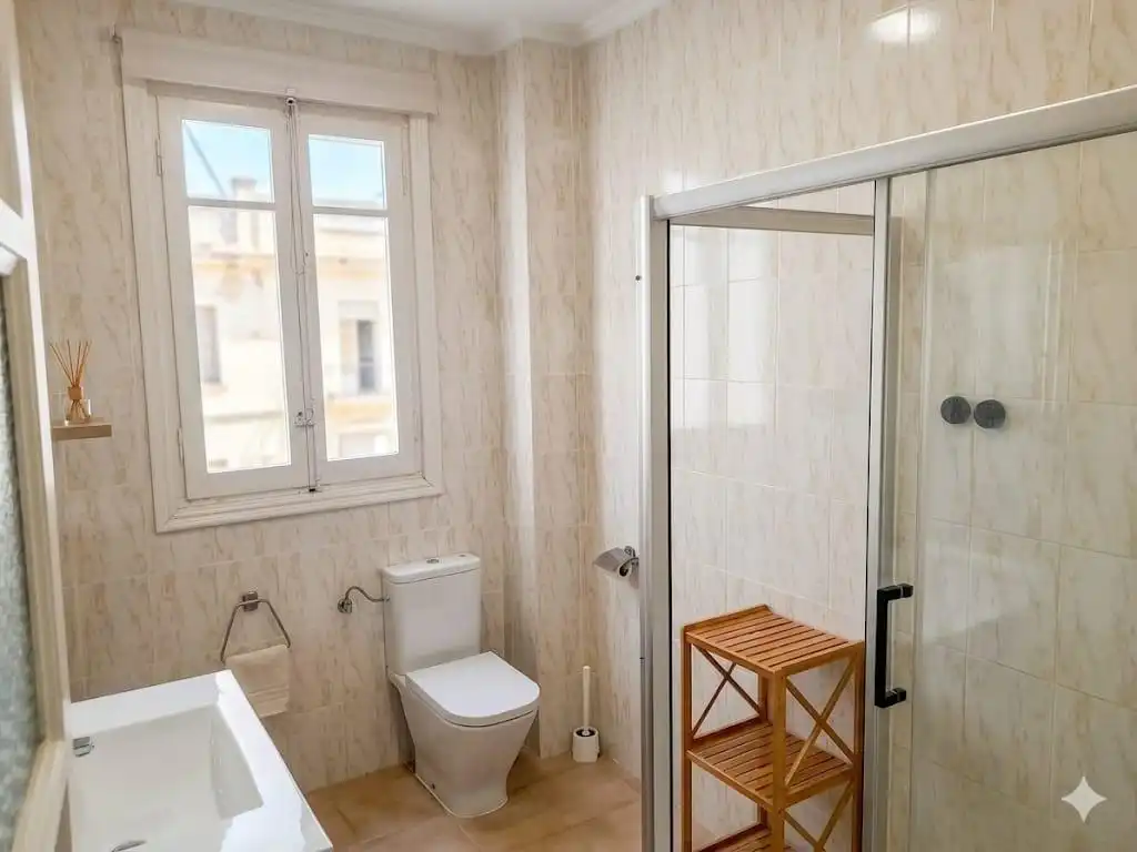 Badezimmer von Wohnung zur Miete in Valencia mit Klimaanlage, Möbliert und Balkon