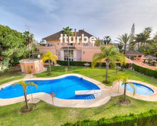 Jardí de Àtic en venda en Marbella amb Aire condicionat, Terrassa i Piscina
