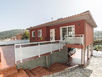 Vista exterior de Casa o xalet en venda en Canyelles amb Calefacció, Jardí privat i Terrassa